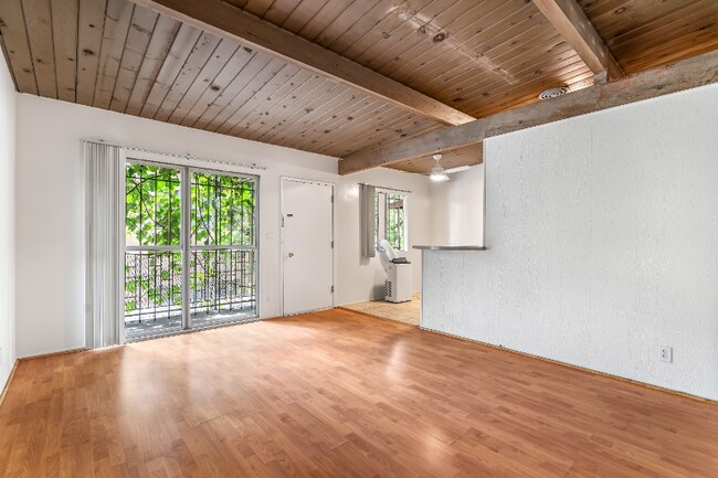 Building Photo - 826 S Grand View St