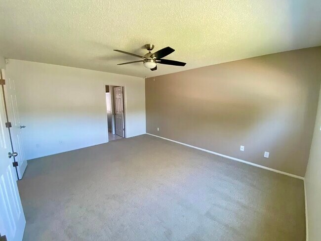 Building Photo - 984 N 85th Pl