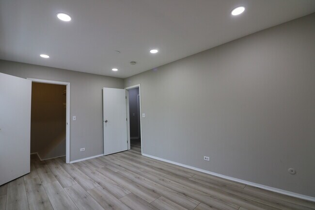 Building Photo - 360 Farmingdale Cir