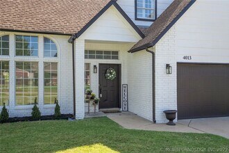 Building Photo - Beautifully Updated Broken Arrow Home!