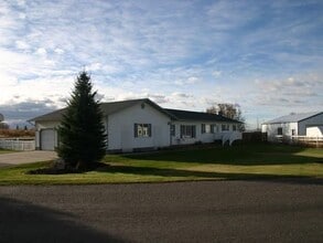 Building Photo - 43 W 215 N