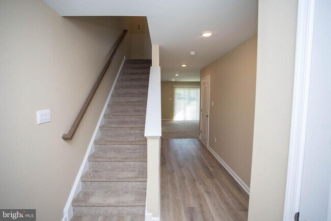 Building Photo - 239 Macoun Way