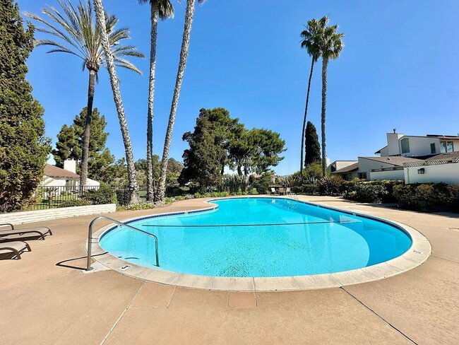 Building Photo - "Charming 3-Bed Oasis with 2 Full Baths in Prestigious Rancho Santa Fe!"