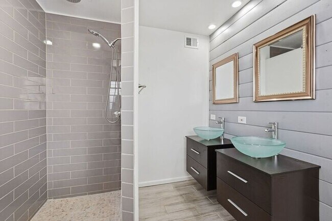 Building Photo - Pending/ Rented - Spacious 3-Bed, 2-Bath East Tucson Home with Large Yard & Open Layout