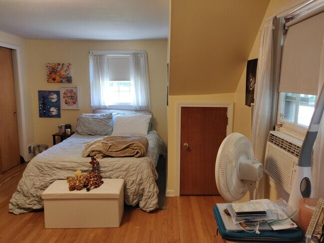 Building Photo - 4-Bedroom Home for Rent in the Heart of Sixteen Acres