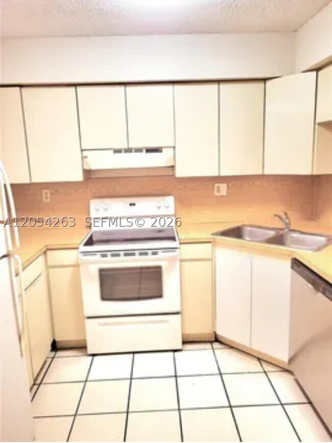 Building Photo - 5765 W 25th Ct