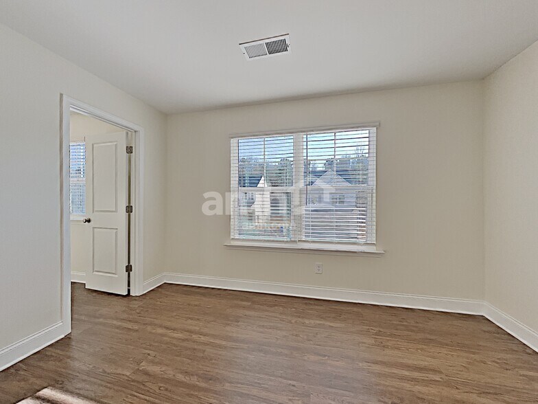 Building Photo - 576 Woodall Rd