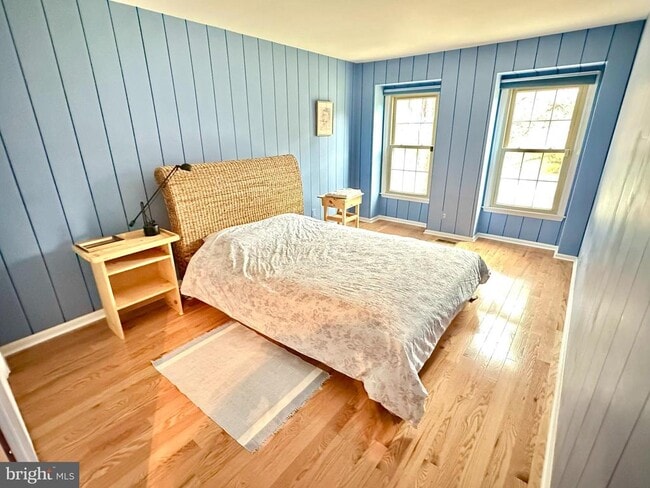 Building Photo - 9420 Lakeside Dr