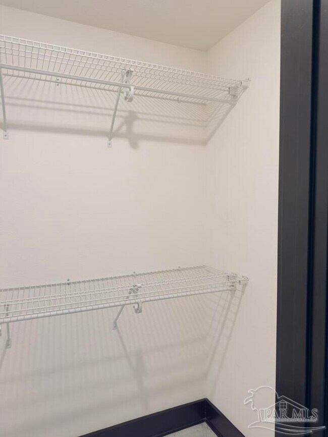 Building Photo - 6408 Sarasota St