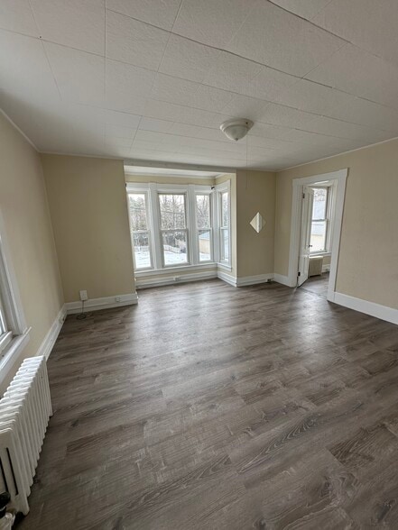 Building Photo - 14 Dinsmore St
