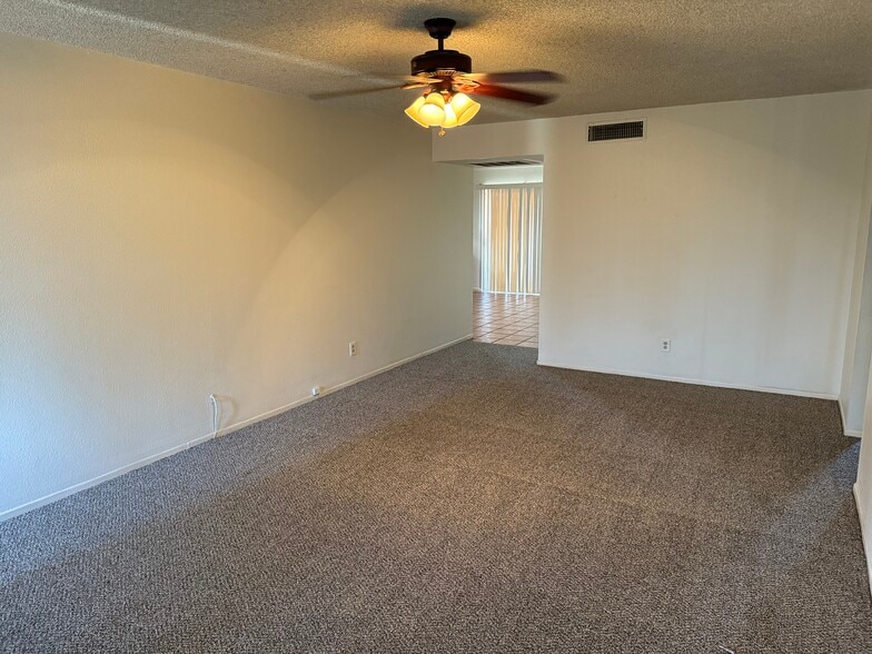 Building Photo - 2105 E Colgate Dr