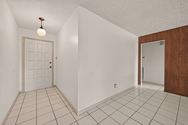 Building Photo - 5206 Olana Dr