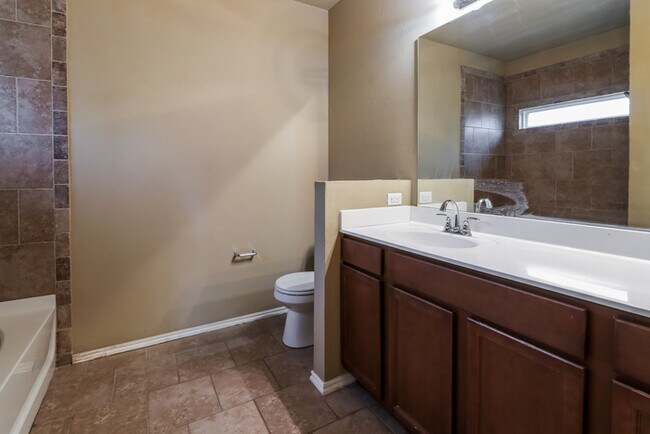 Building Photo - Check out this Wonderful Home!