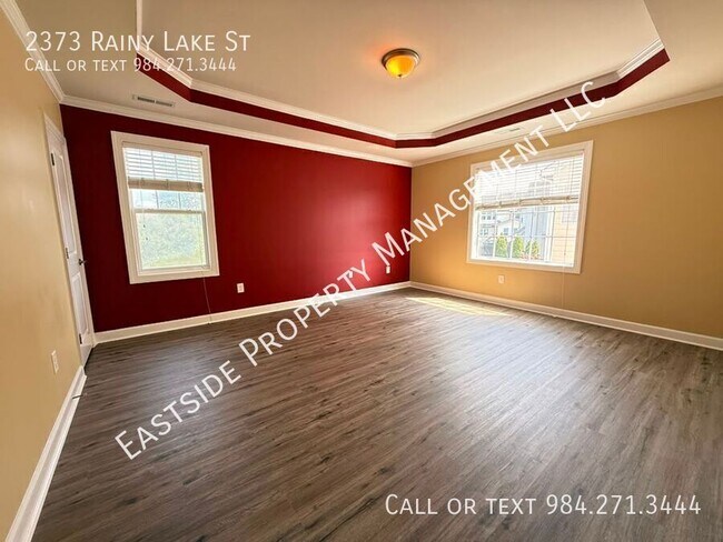 Building Photo - 2373 Rainy Lake St