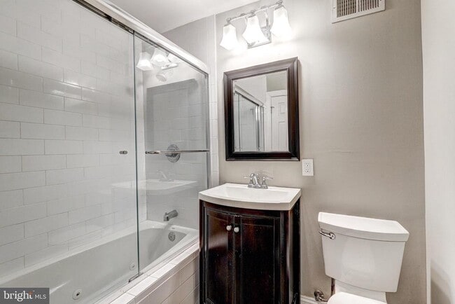 Building Photo - 505 S Lakewood Ave