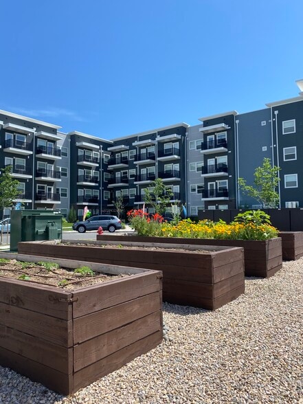 Building Photo - Hart Apartments