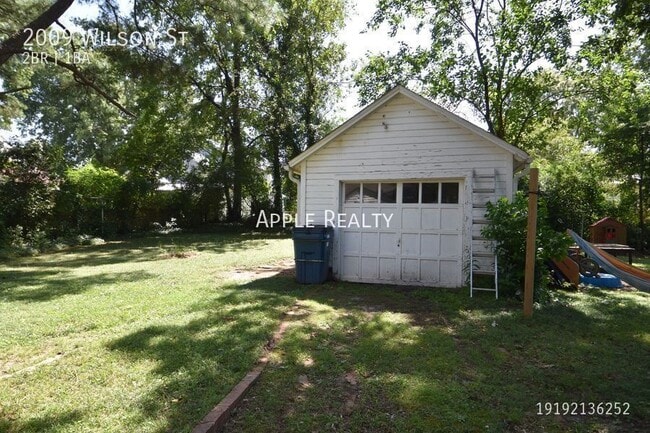 Building Photo - 2009 Wilson St