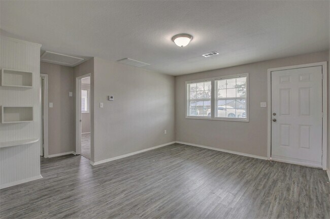 Building Photo - 20 Hiland Pl