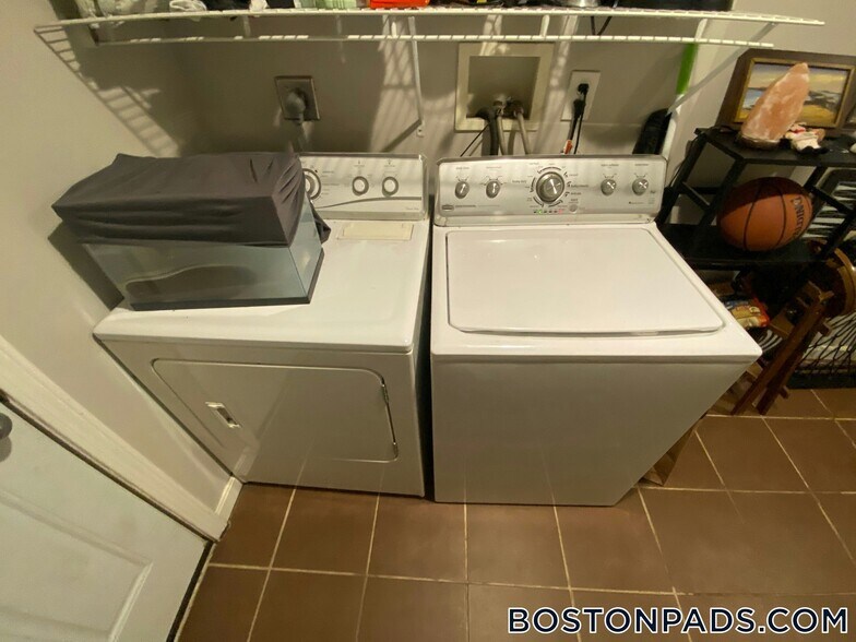 Building Photo - 34 Long Ave