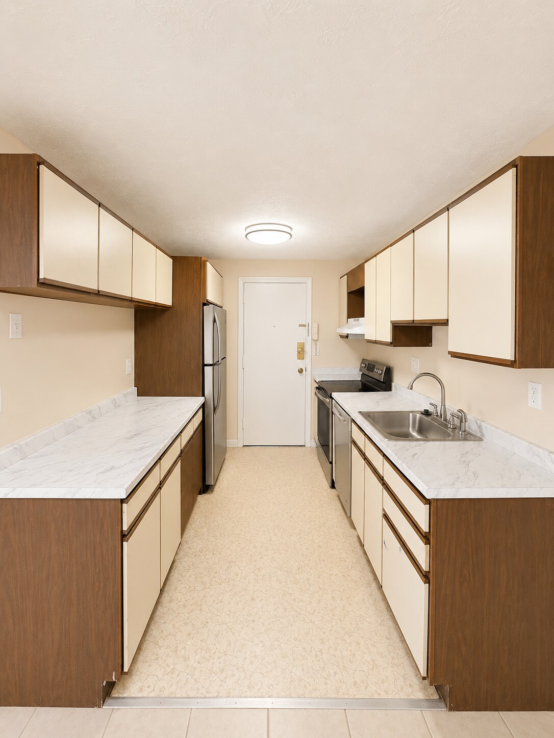 Building Photo - 1196 Middle Tpke W