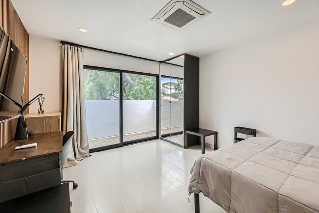 Building Photo - Golf Course Views from LVCC home