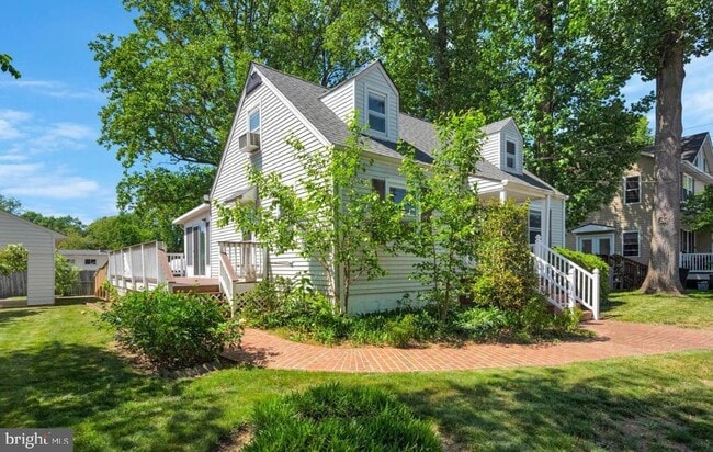 Building Photo - 4038 Poplar St