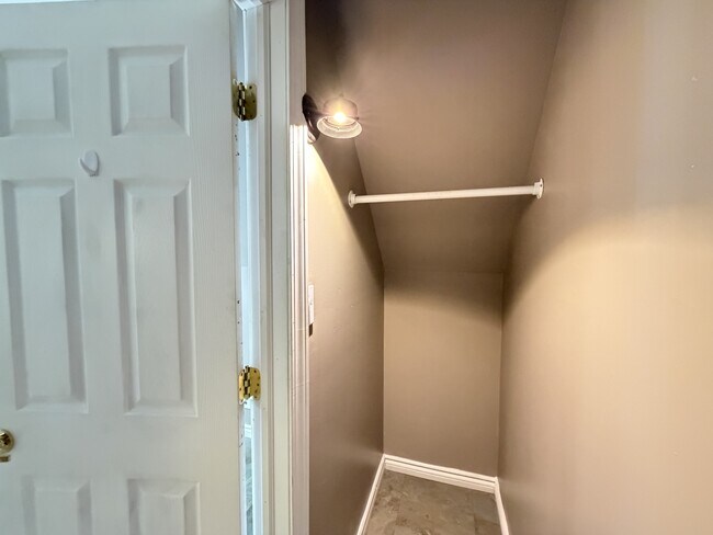 Building Photo - 11 Pooley Pl