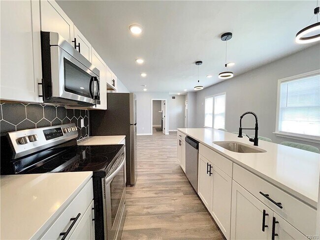 Building Photo - 1222 Hawley Ave