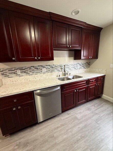 Kitchen Sink - Dishwasher - 187 Morristown Ln