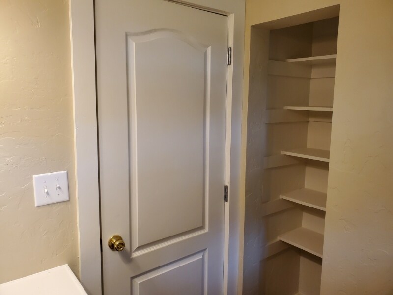 Building Photo - 901 N Bledsoe St