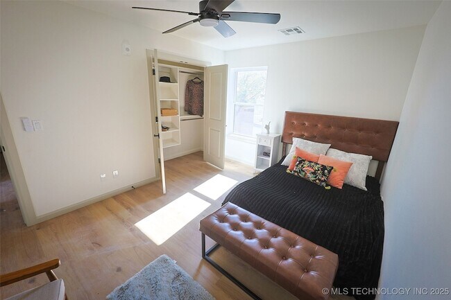 Building Photo - 112 W 2nd St