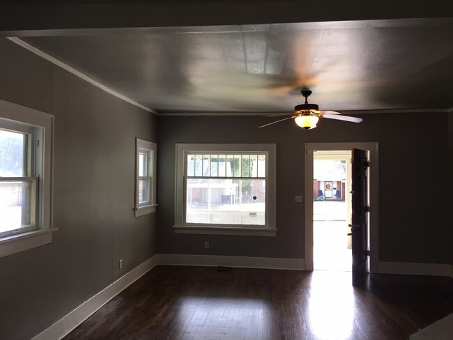 Building Photo - 2725 E 1st St