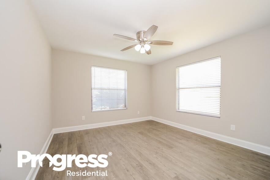 Building Photo - 10802 Naples Ct S