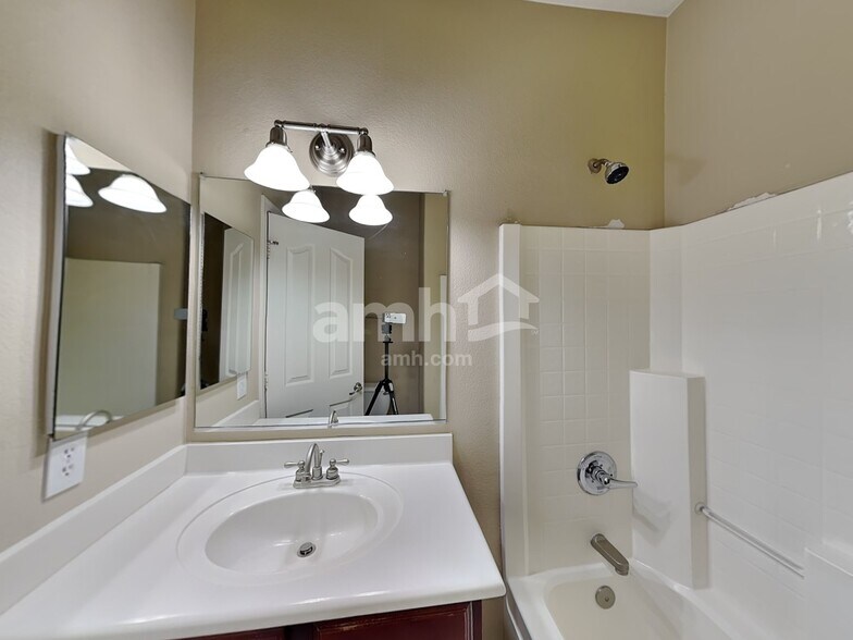 Building Photo - 4816 S 23rd Dr