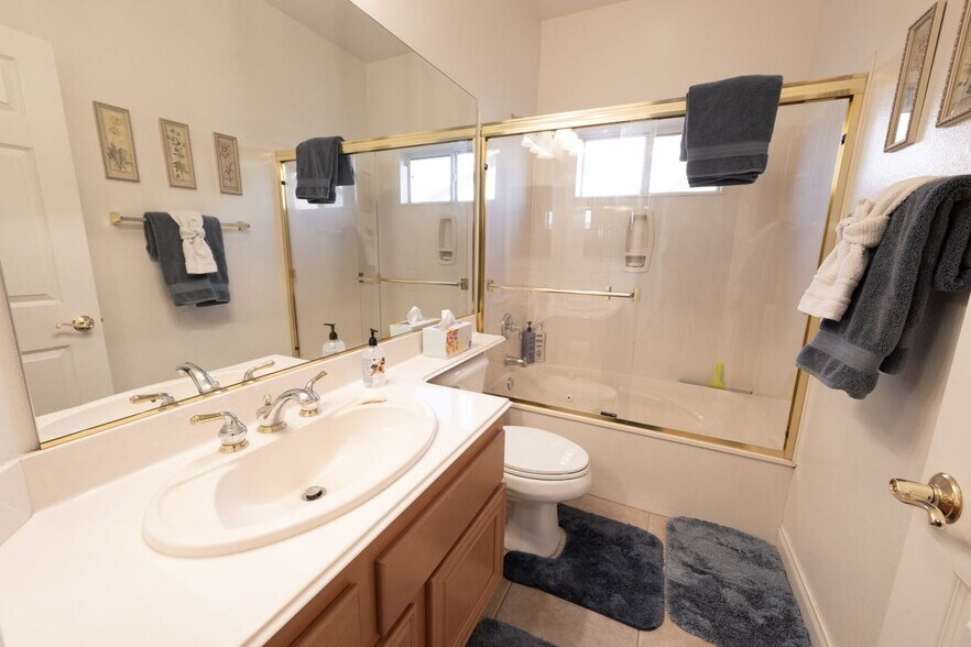 Building Photo - 45138 Banff Springs St