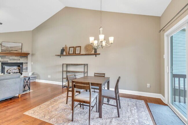 Building Photo - Charming 3-Bedroom Furnished Haven with Co...