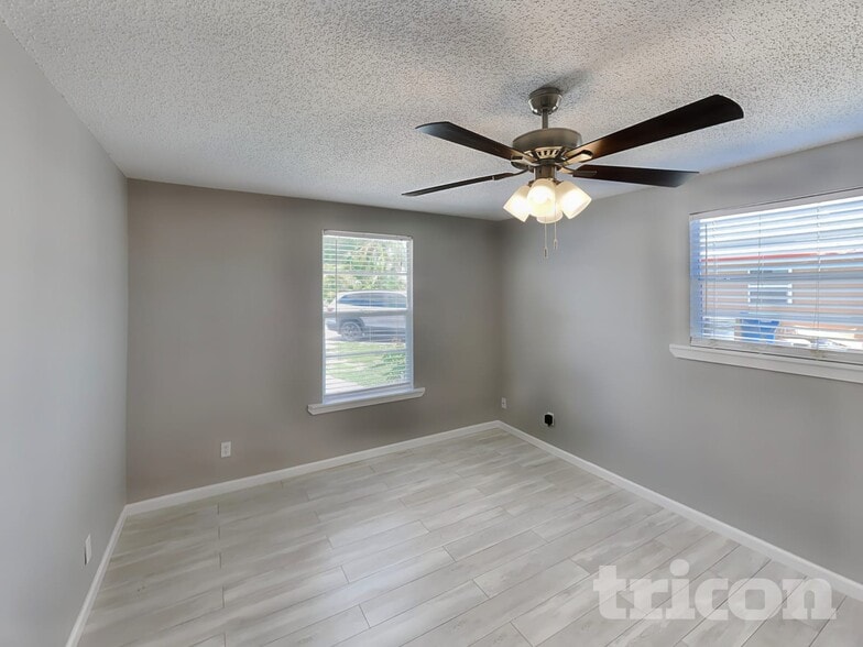 Building Photo - 5513 3rd Avenue Plaza W