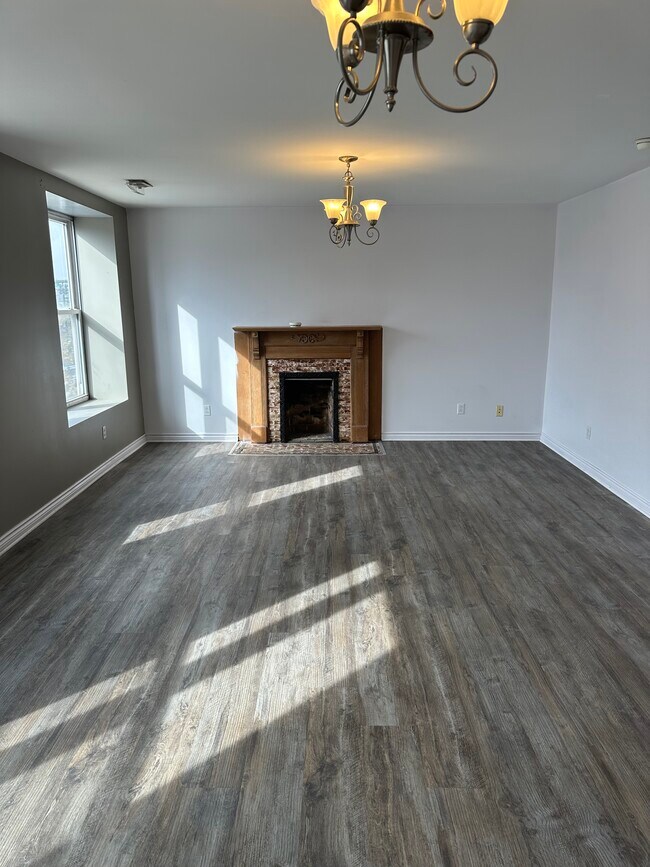 Building Photo - 1323 Winchester Ave