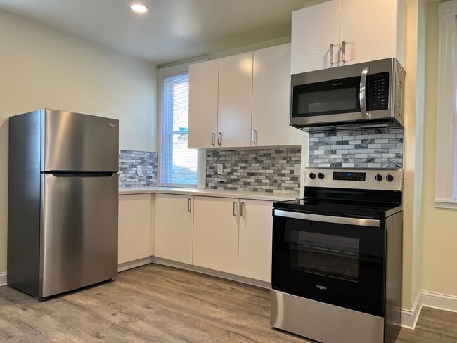 Building Photo - Updated 1BR Apartment Now Available