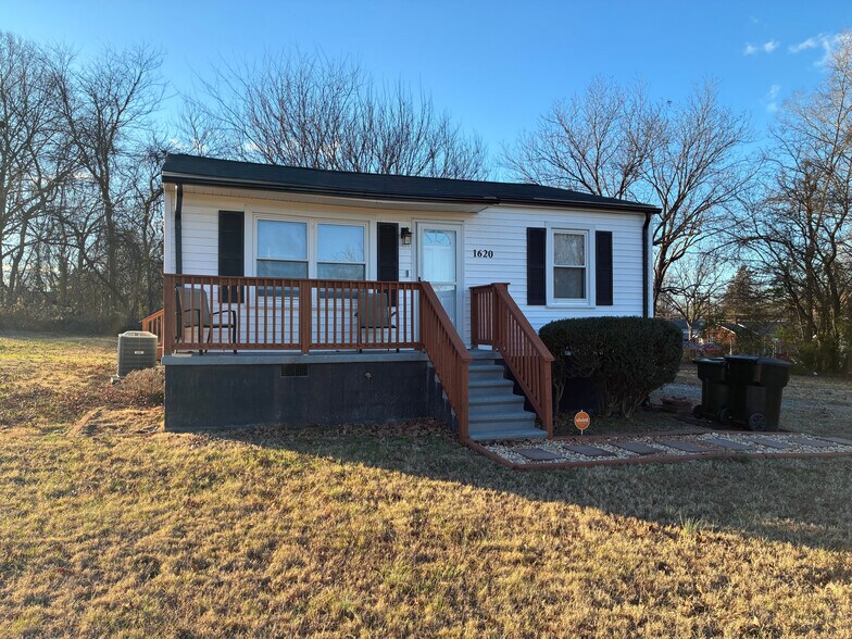 Building Photo - Room in House on Morgantown Rd