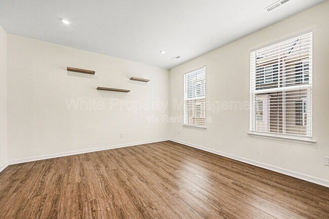 Building Photo - 6222 Cleburne Ct