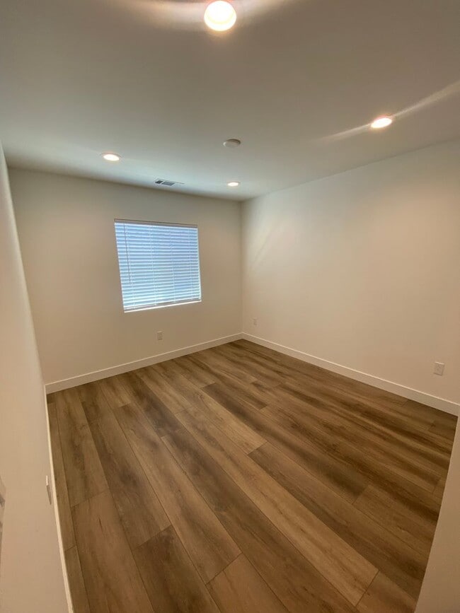 Building Photo - Stunning, brand new 3BD/2.5BA home in Righetti Ranch