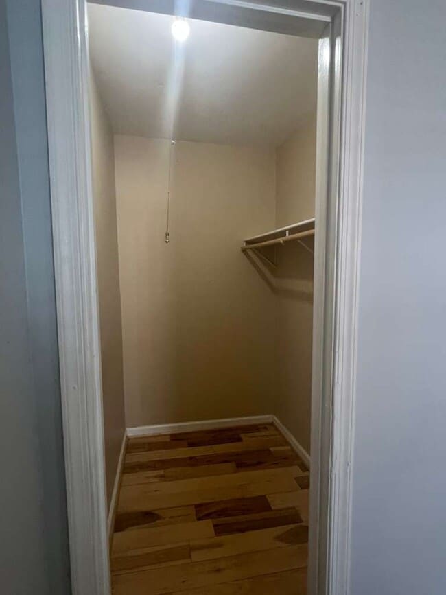 Building Photo - Lake Grove