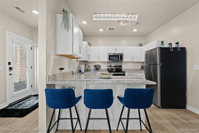 Building Photo - 105 Laurel Ct