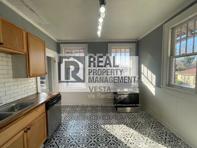 Building Photo - 2694 Cherokee Ave