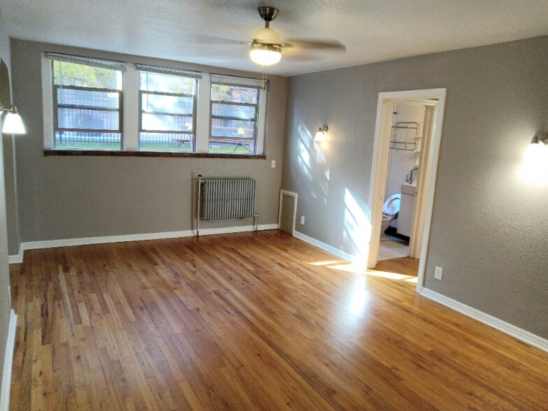 Primary Photo - 221 Mathews St