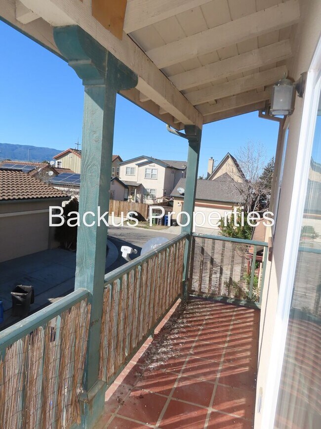 Building Photo - 11 Huerta Ave