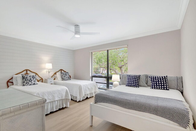 Building Photo - 438 Brackenwood Ln S