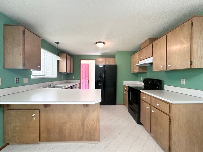 Building Photo - Wonderful centrally located Powell Butte 3...