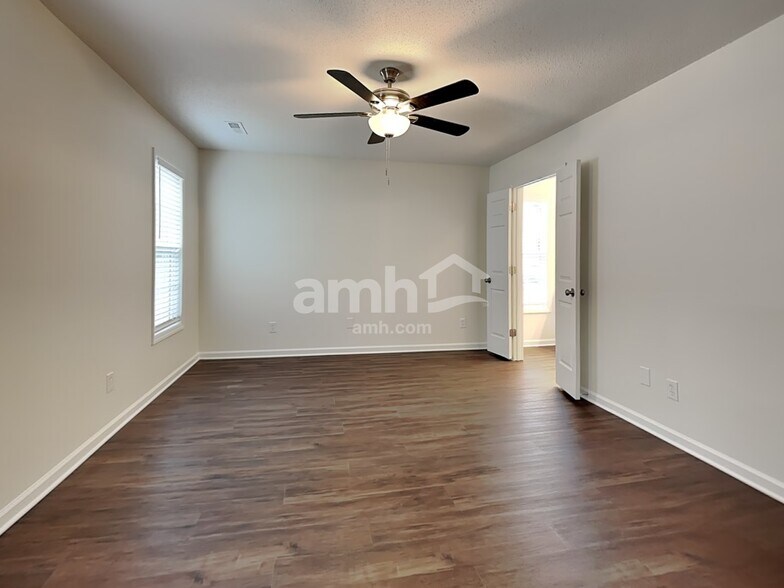 Building Photo - 5715 Regent Village Dr